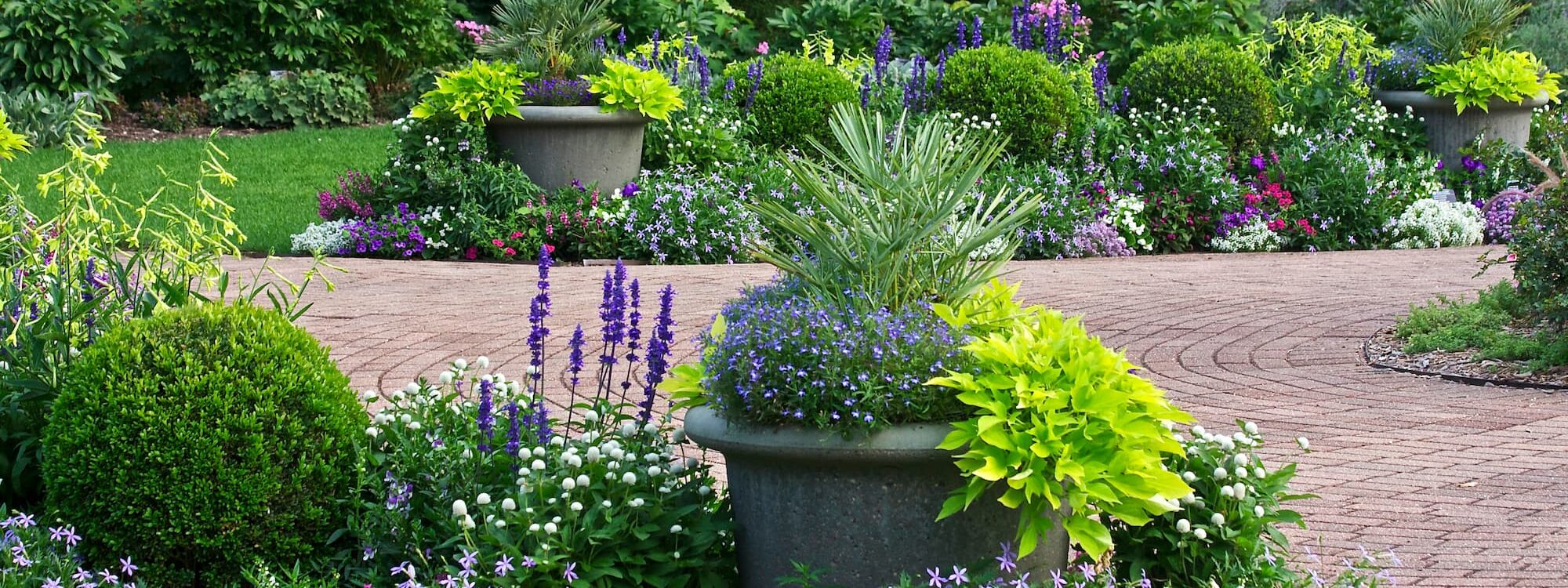 MACONNERIE_PAYSAGERE 2000X750 | Passion Jardins Pourquoi la maçonnerie paysagère est essentielle pour structurer un jardin dans le temps ? Saint-Dié-des-Vosges